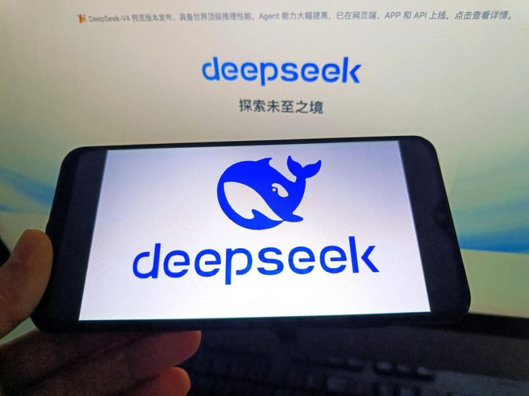 Logo de DeepSeek sur un smartphone 