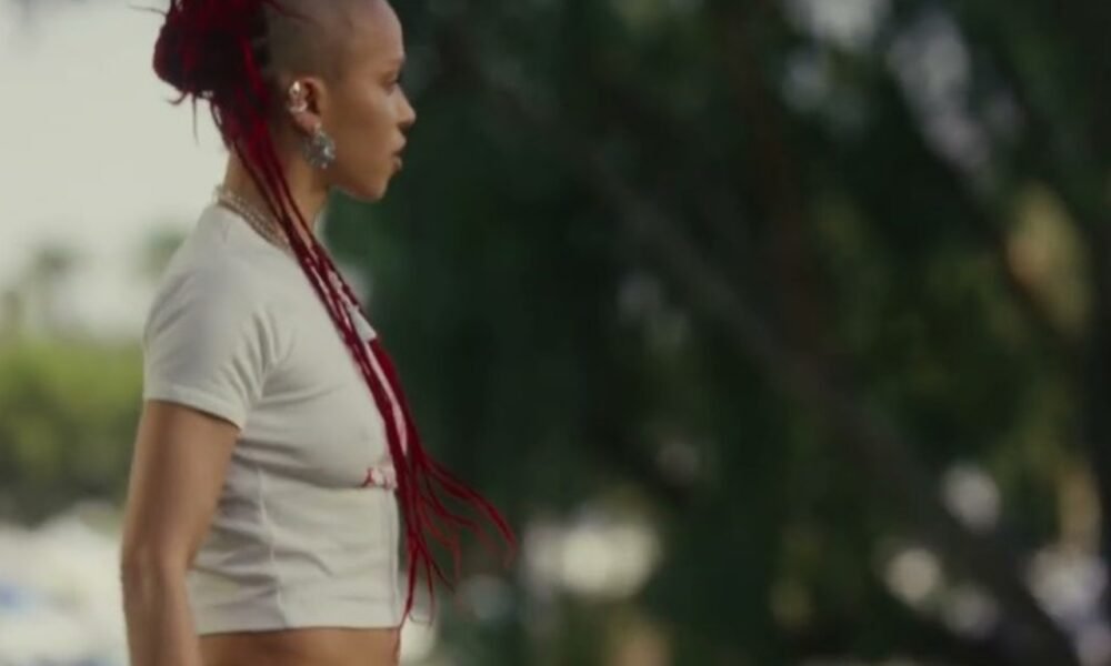 FKA Twigs et David Byrne dansent dans un extrait d'Artist on Artist de Coachella