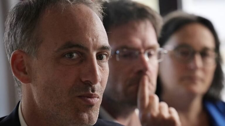 La brouille Pigasse – Glucksmann dit beaucoup de la situation à gauche, un an avant la présidentielle