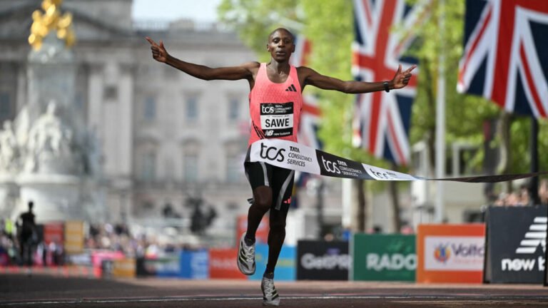 Sabastian Sawe, premier athlète à courir le marathon en moins de deux heures
