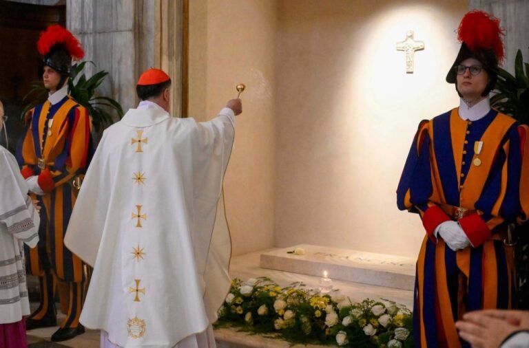 Une messe pour François à Sainte-Marie-Majeure, et un message de Léon XIV