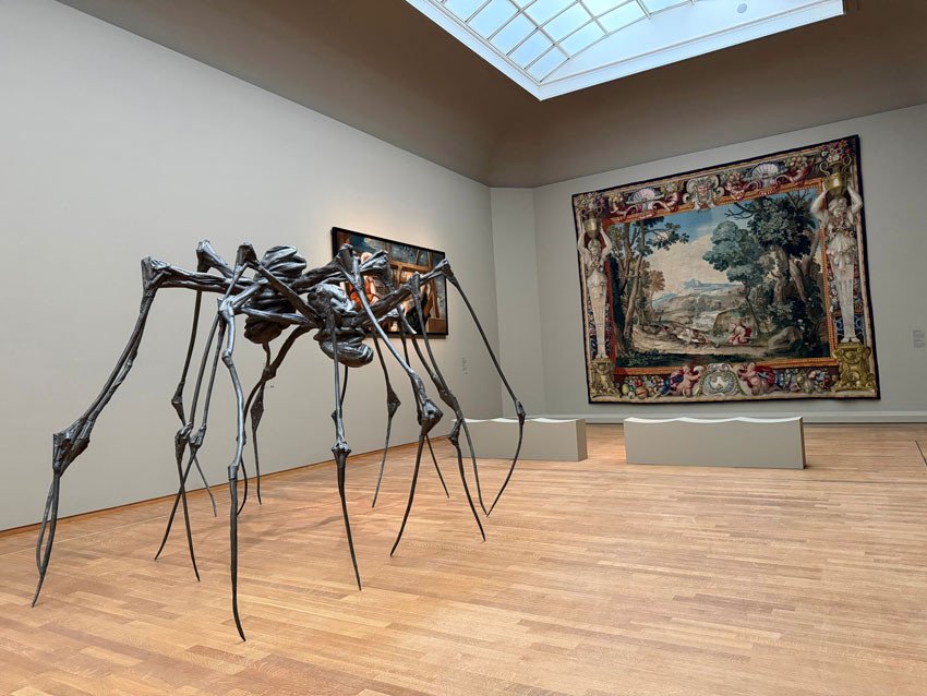 Louise Bourgeois, Spider Couple, bronze, 2003, présenté dans l'exposition « Métamorphoses » au Rijksmuseum d'Amsterdam