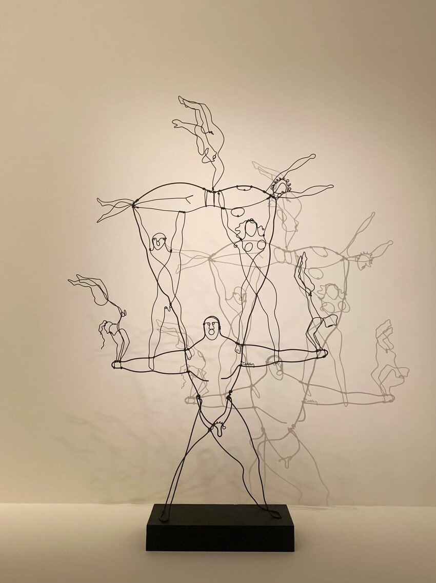 Alexander Calder, <i>The Brass Family</i>, 1928, présenté dans l’exposition « Calder. Rêver en équilibre », Fondation Louis Vuitton, Paris, 2026. ©Connaissance des Arts/Guy Boyer.