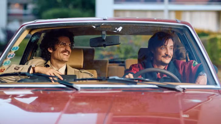 Louis Garrel et Pierre Lottin campent des voisins dans « Juste une illusion »