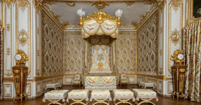 Au château de Versailles, la chambre « privée » du Roi retrouve sa splendeur : les secrets d’une restauration éblouissante