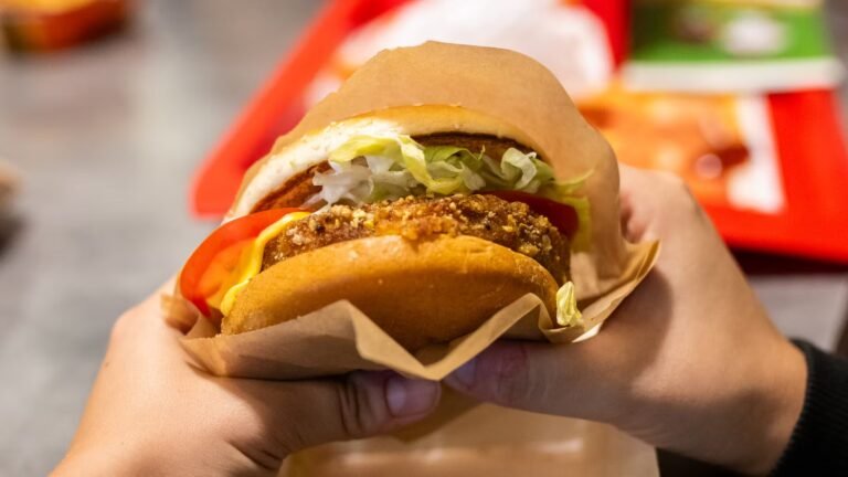 Avec la guerre au Moyen-Orient, McDo France propose un menu premier prix
