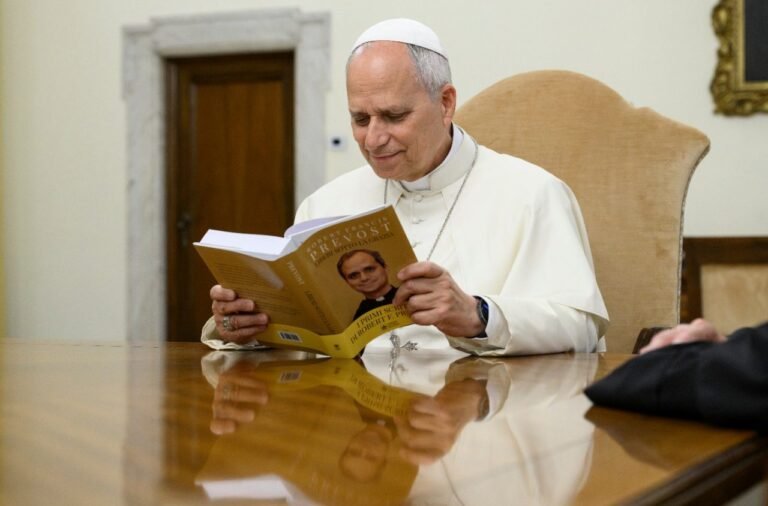 Le Pape Léon XIV reçoit le premier exemplaire de "Liberi sotto la grazia"