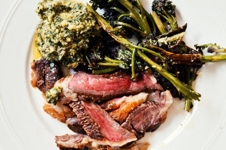 Steak poêlé, avec brocoli et pesto : la recette de Jesse Jenkins