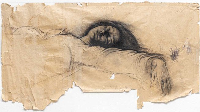 Ernest Pignon-Ernest « Mort de la vierge d'après Caravage », Naples, 1990. Pierre noire sur papier 77 x 140 cm, présenté dans l'exposition « Papiers de murs », prévue à l'Atelier Grognard jusqu'au 16 mai © Ernest Pignon-Ernest / Courtesy Galerie Lelong & Co