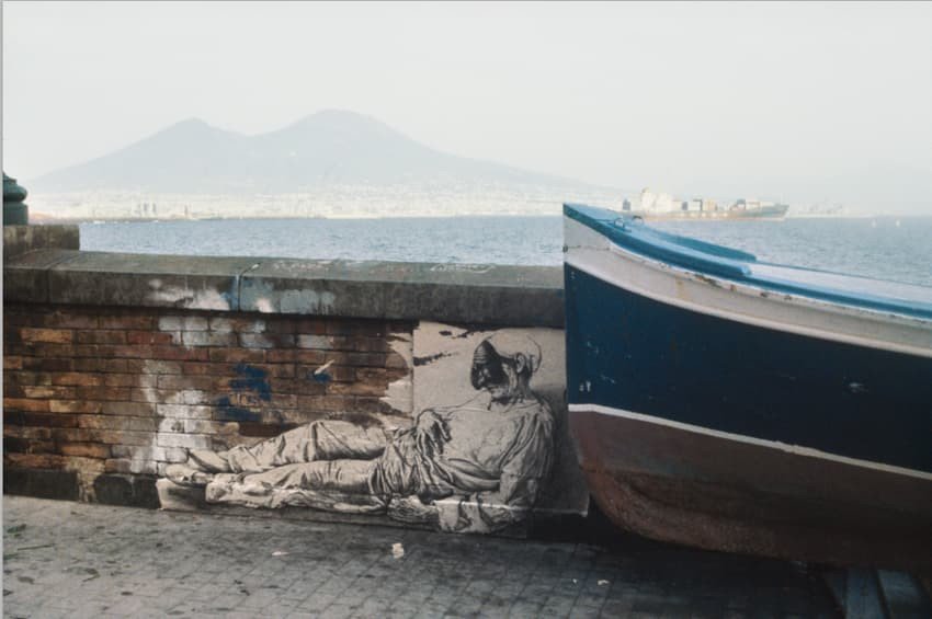 Ernest Pignon-Ernest, Pulcinella, Naples, 1992, sérigraphie. © Ernest Pignon-Ernest © ADAGP, Paris 2026