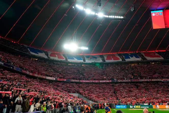 La joute footballistique menée sur le terrain a également trouvé un écho dans les tribunes de l’Allianz Arena, à Munich, le 6 mai 2026, où plus de 3 000 supporteurs parisiens ont encouragé leur équipe, face à 72 000 fans locaux, dans une ambiance survoltée. 