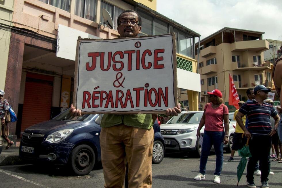 Manifestation réclamant "vérité et réparations" pour les victimes du chlordécone, un insecticide accusé d'avoir empoisonné les îles des Antilles françaises, le 28 octobre 2023 à Fort-de-France.